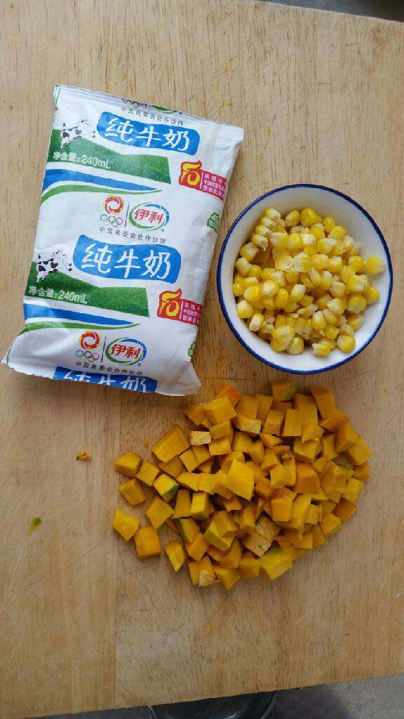 牛奶玉米窝瓜露,<a style='color:red;display:inline-block;' href='/shicai/ 5080'>甜玉米粒</a>1小碗，窝瓜粒2小碗，一袋牛奶。