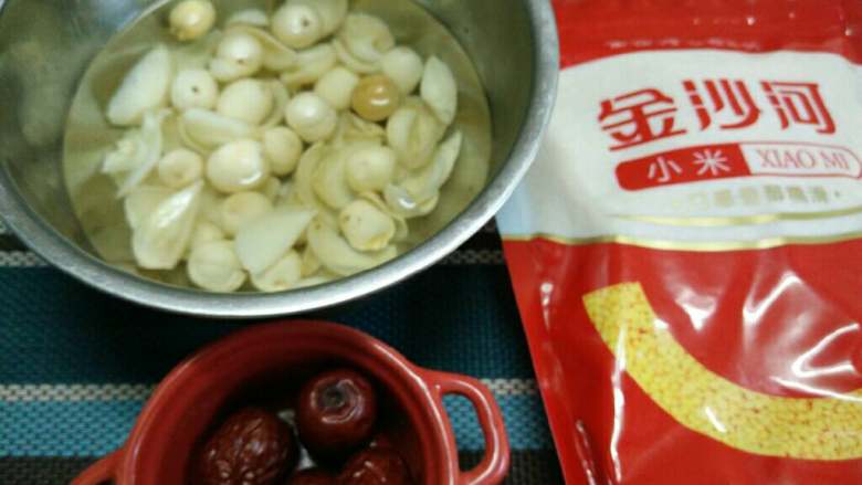 红枣小米粥
,<a style='color:red;display:inline-block;' href='/shicai/ 674'><a style='color:red;display:inline-block;' href='/shicai/ 674'>莲子</a></a>其他泡发去<a style='color:red;display:inline-block;' href='/shicai/ 674'><a style='color:red;display:inline-block;' href='/shicai/ 674'>莲子</a></a>心
