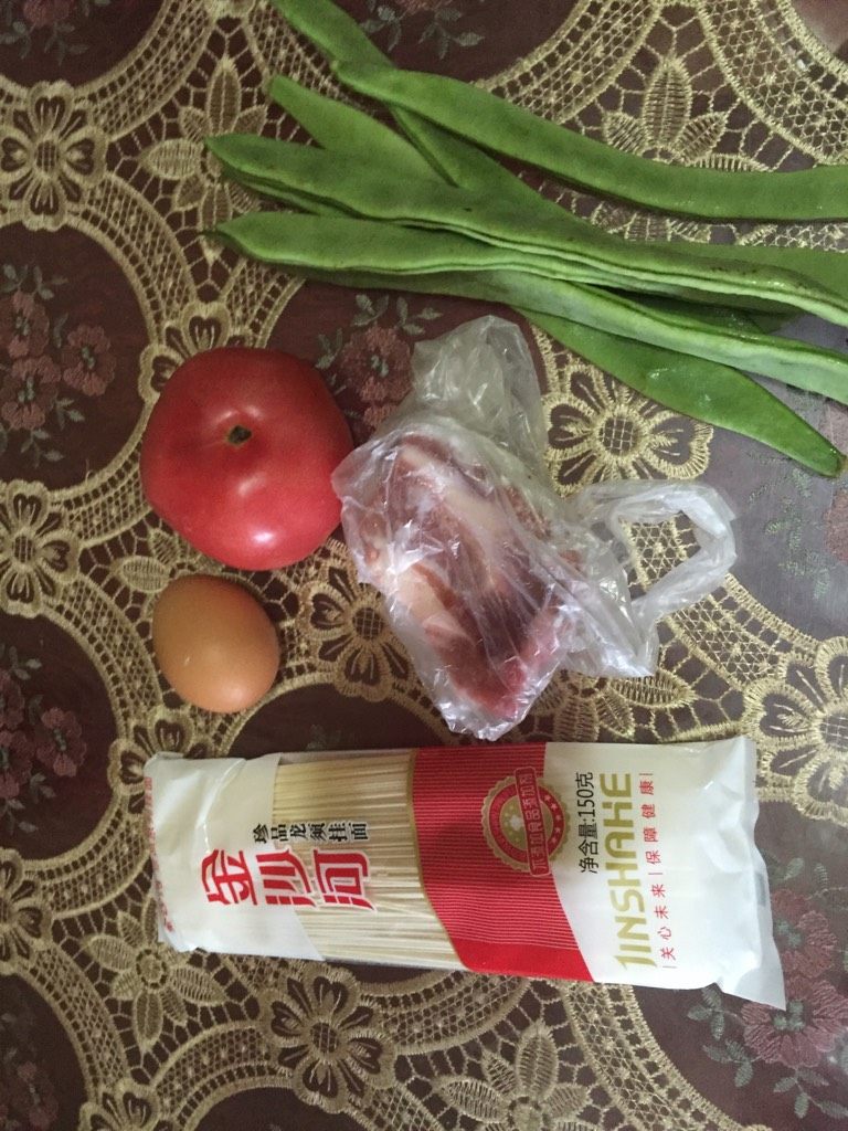 金沙河-西红柿肉丝鸡蛋面,如图准备好食材