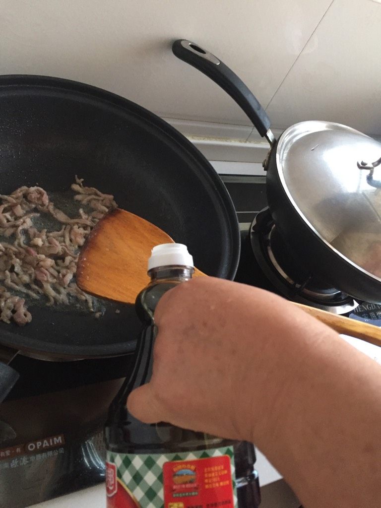 金沙河-西红柿肉丝鸡蛋面,如图放适量厨帮酱油