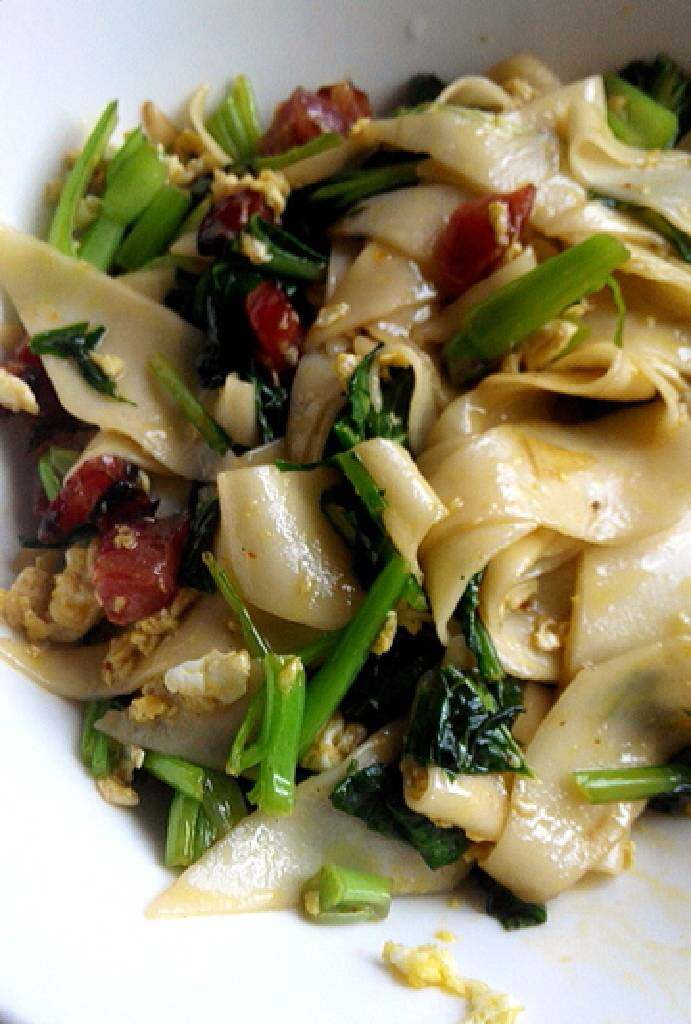 香肠鸡蛋炒刀削面
