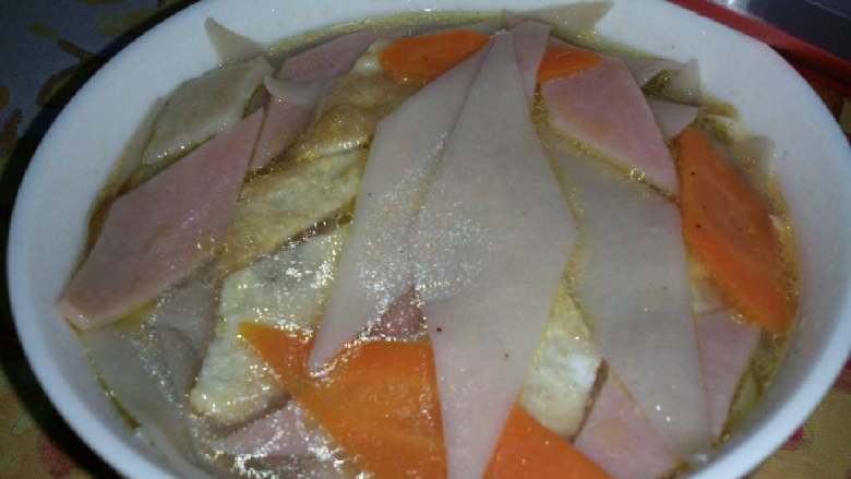 金沙河荞麦面片汤,最后调入盐，<a style='color:red;display:inline-block;' href='/shicai/ 721'>蚝油</a>，<a style='color:red;display:inline-block;' href='/shicai/ 720'>胡椒粉</a>即可食用。