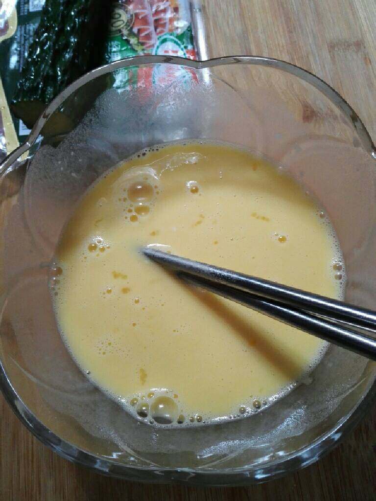 火腿片鸡蛋卷,继续搅拌均匀。