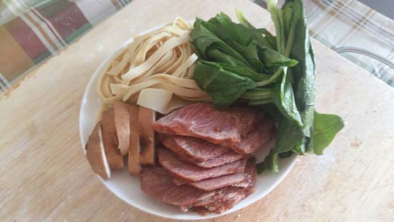 牛肉面,菜准备好