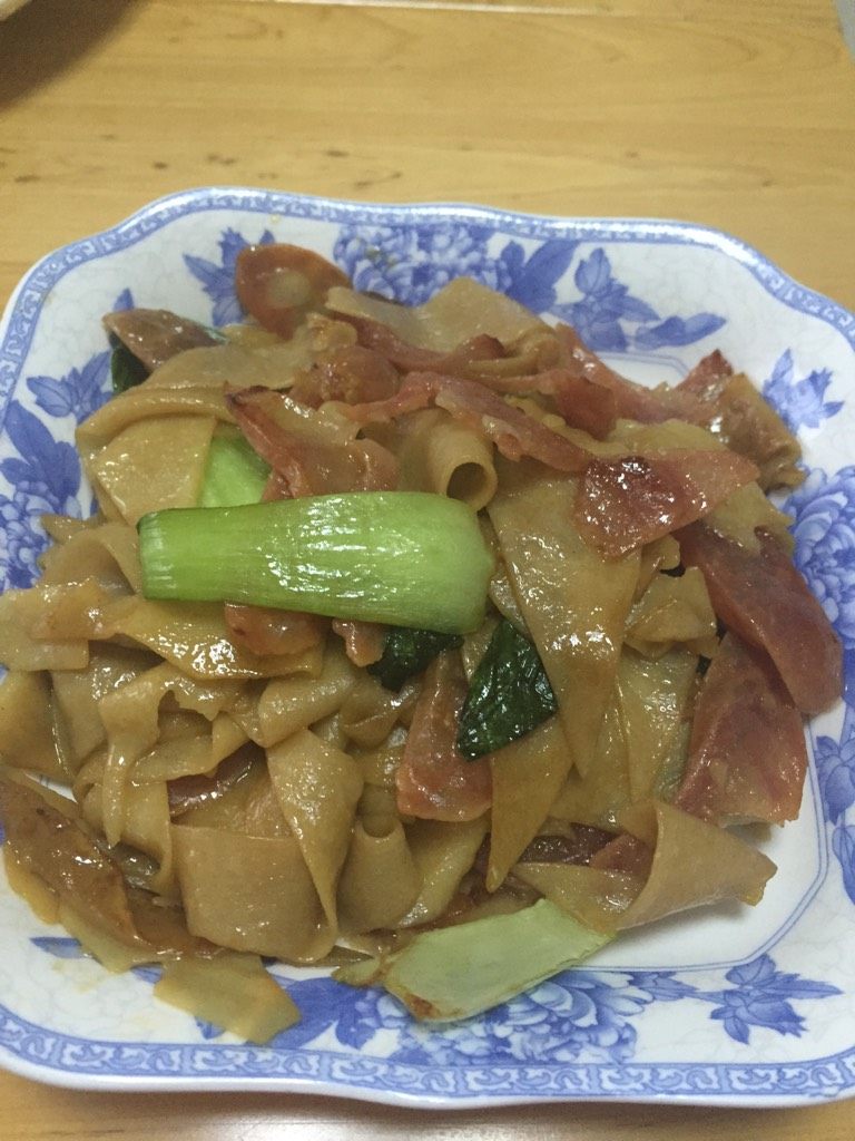 香肠炒面片！