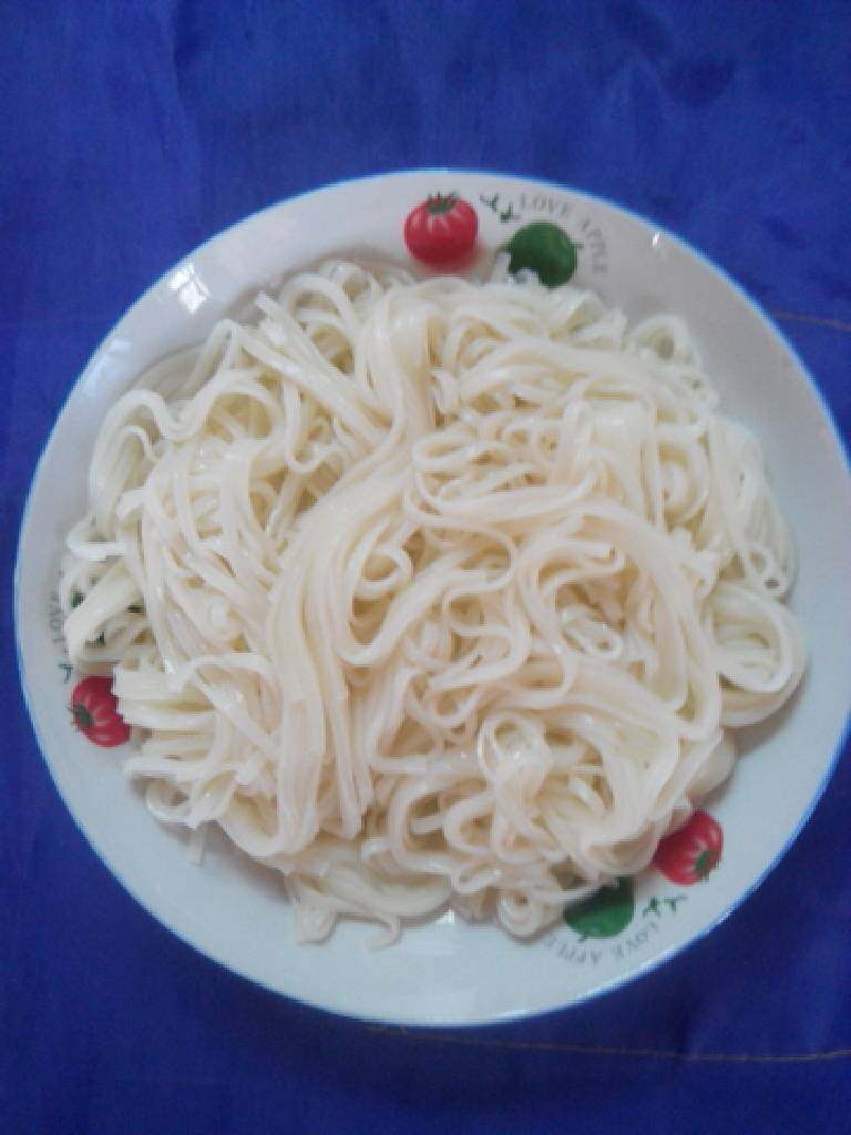 金沙河炸酱面,锅内放水烧开，面条煮好捞出。