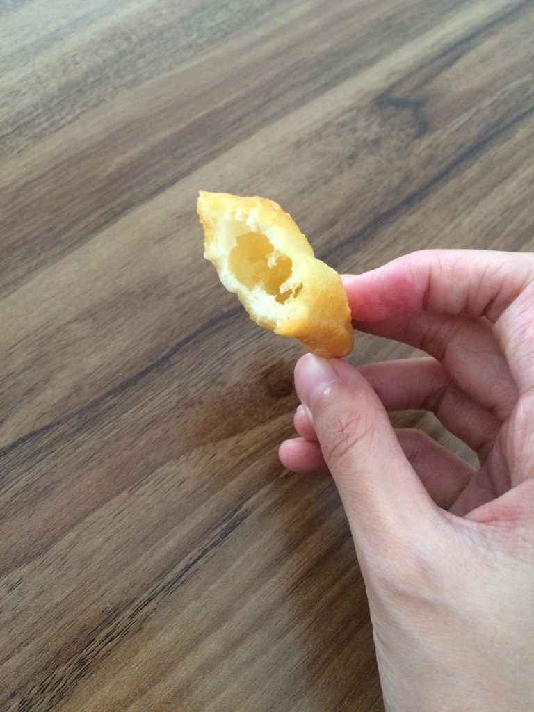 迷你版油条,如图虽然身高矮,可也是空心的哟
