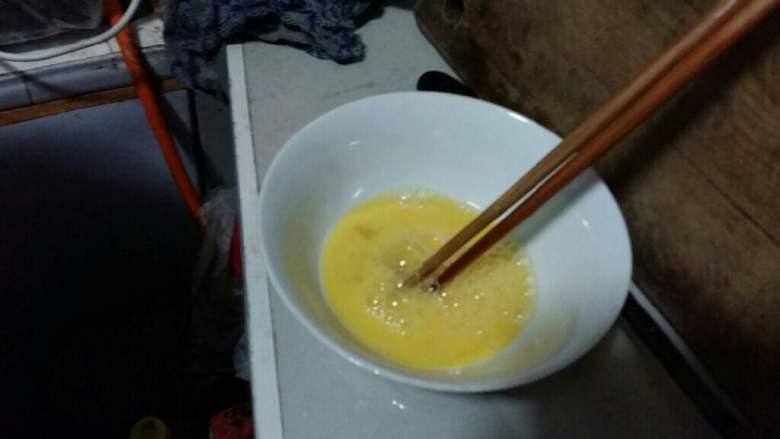 紫菜蛋花刀削面,3.第二次开后再倒点水，然后佐料（盐、味精、酱油少许），然后打蛋出蛋花后倒入锅里，不需要太长时间就可以关火，在吃的碗里放点香油或醋（根据个人口味）就可以呈碗里