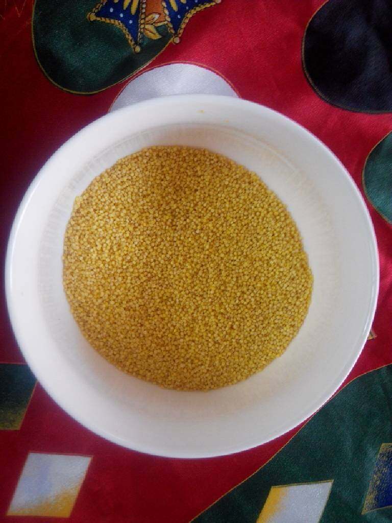 小米豆腐肉丸,<a style='color:red;display:inline-block;' href='/shicai/ 493'>小米</a>淘洗干净,用清水浸泡时间长点。