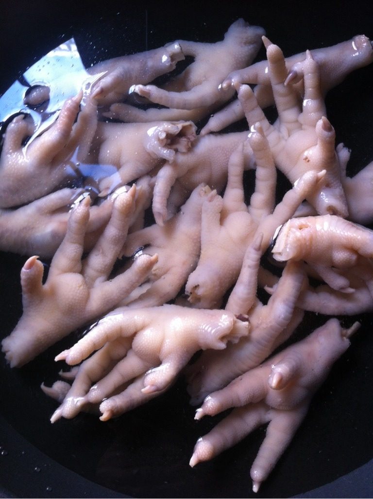 卤鸡爪,烧水焯鸡爪