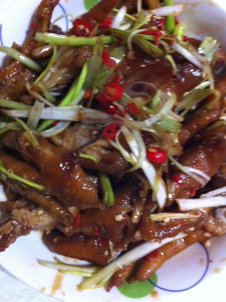 卤鸡爪,如图