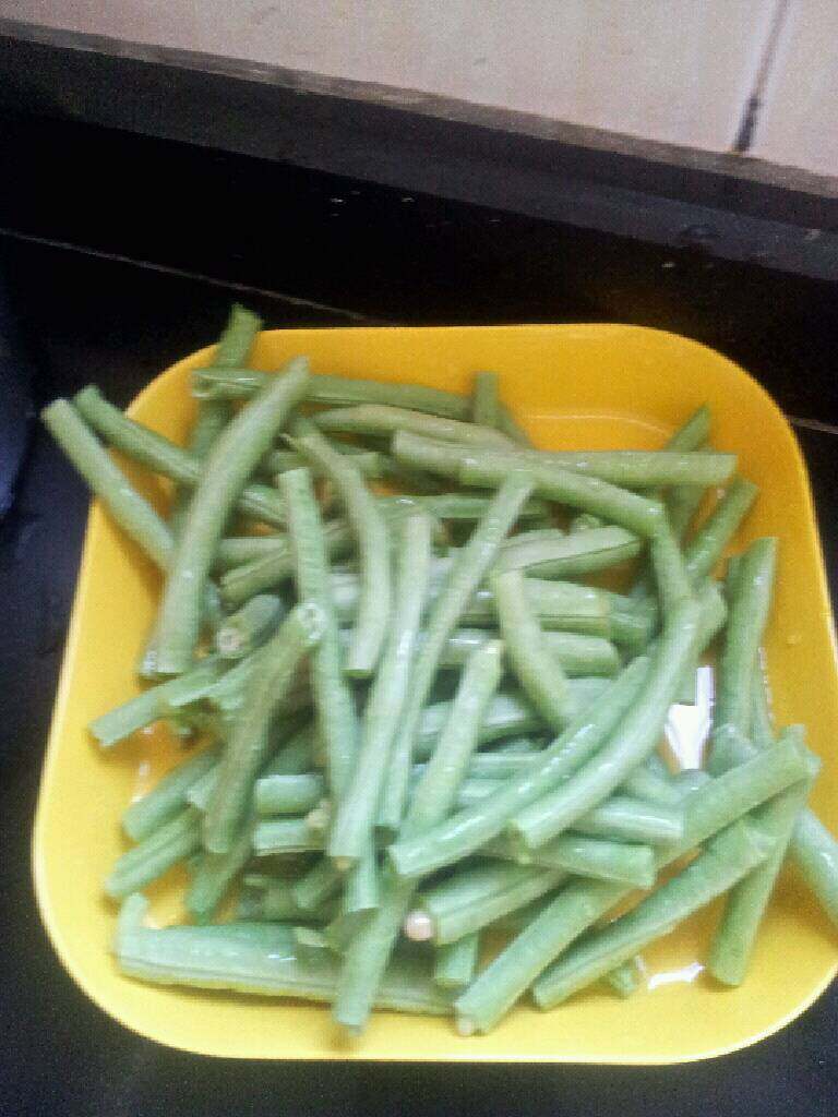 豆角焖面,<a style='color:red;display:inline-block;' href='/shicai/ 3639'>豆角</a>洗净，摘段