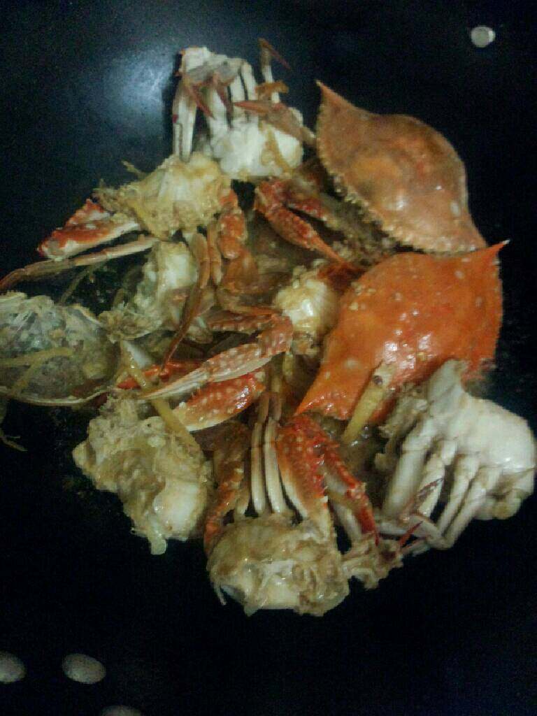 辣炒螃蟹,炒至熟即可关火