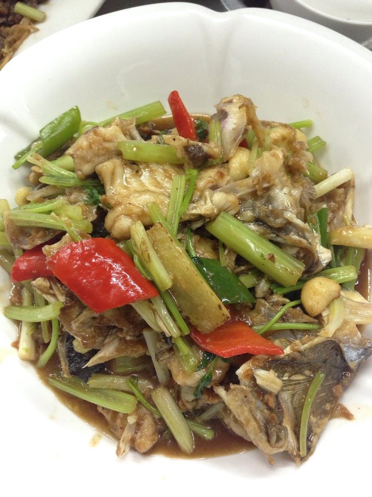 姜葱焖鱼头