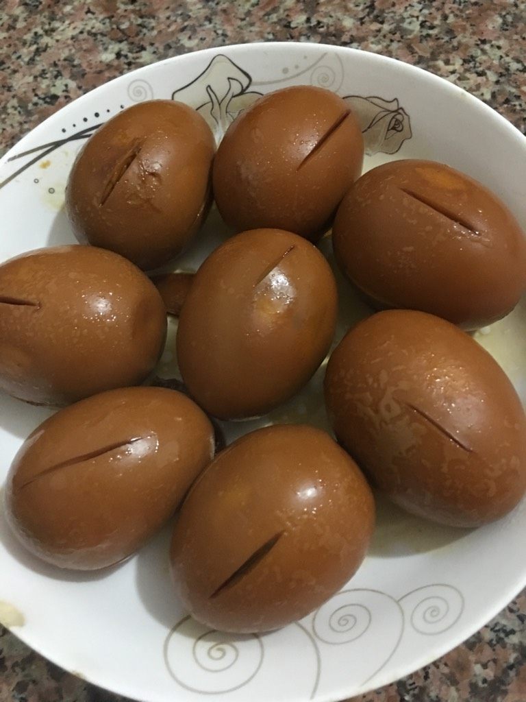 卤蛋,在卤个十分钟就可以出锅了