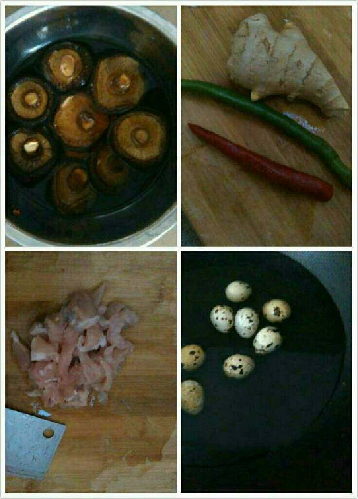 红烧丸子,
材料,香菇,瘦肉,鹌鹑蛋!
配料,姜,青红辣椒
蘑菇泡水,瘦肉剁泥,姜辣椒切末,鹌鹑蛋水煮