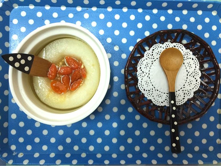 冰糖川贝枸杞炖梨