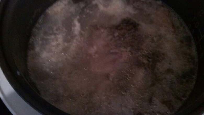 ≈海带豆腐鲫鱼汤≈,炖十分钟后再放入豆腐，接着再炖十分钟即可