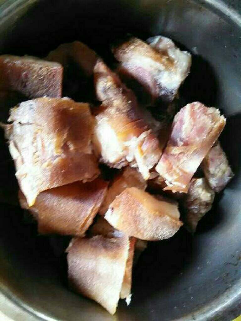 腊猪蹄炖萝卜,剁猪脚