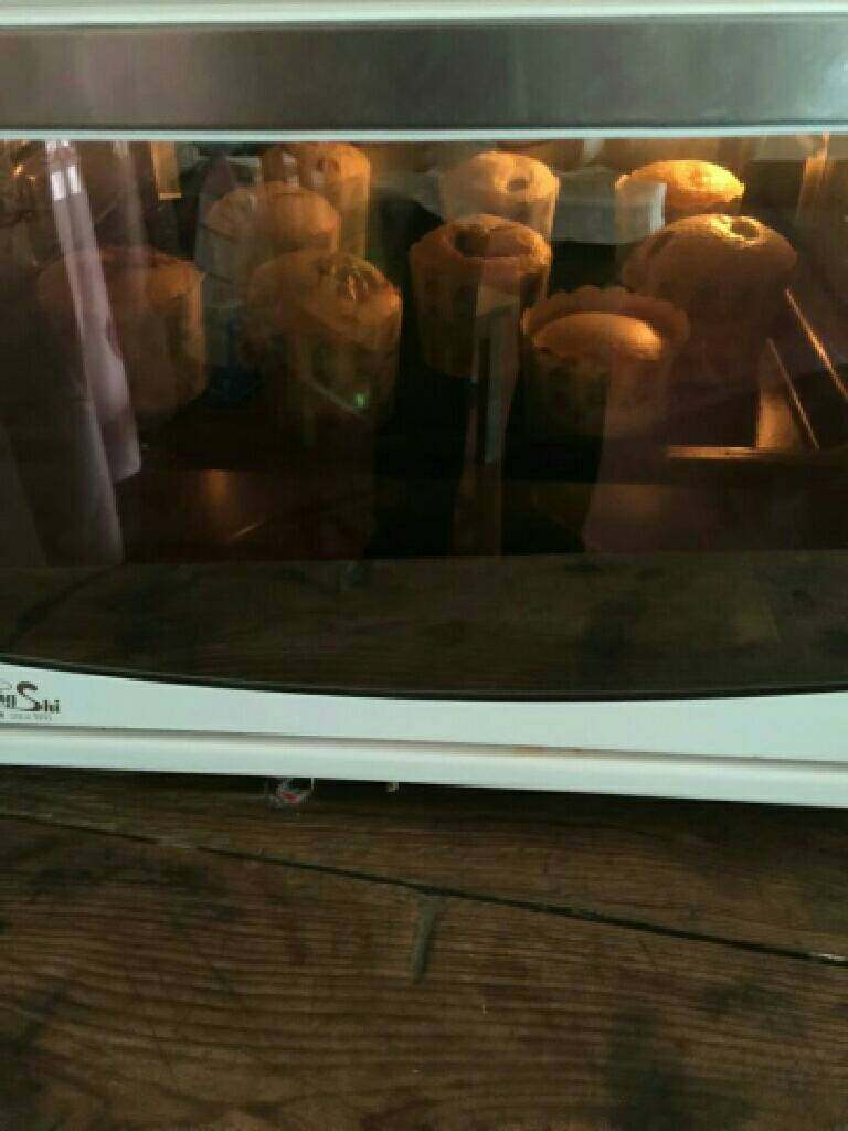 纸杯蛋糕,放入预热好的烤箱,150度20分钟,就蛋糕可以出炉
