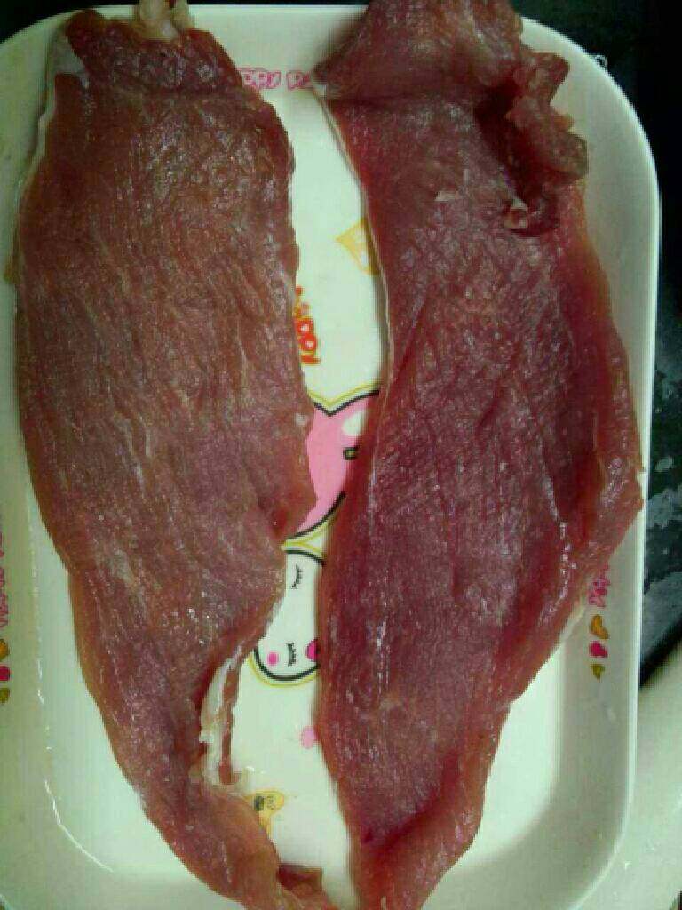 炸猪排,里脊肉片成薄点的片,我分了两片