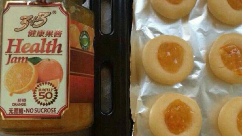 椰蓉酱芯饼,放入果酱,我用的是脐橙果酱