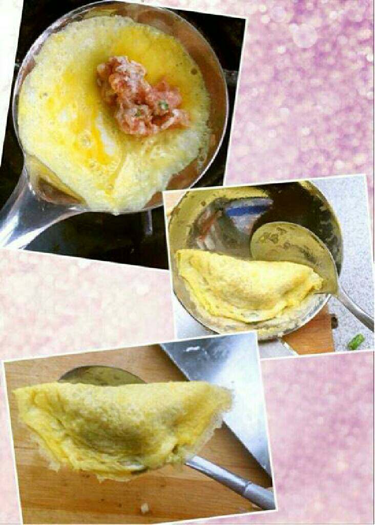 蛋饺,然后放一点肉,对折合起来,最后用勺子取出来,小心烫手,大铁勺的温度特别高。用小铁勺操作