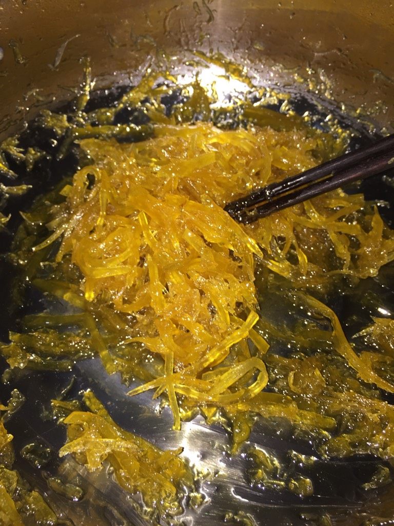 蜂蜜柚子茶,快干的时候一定要不断搅拌,不然容易煮焦。切记