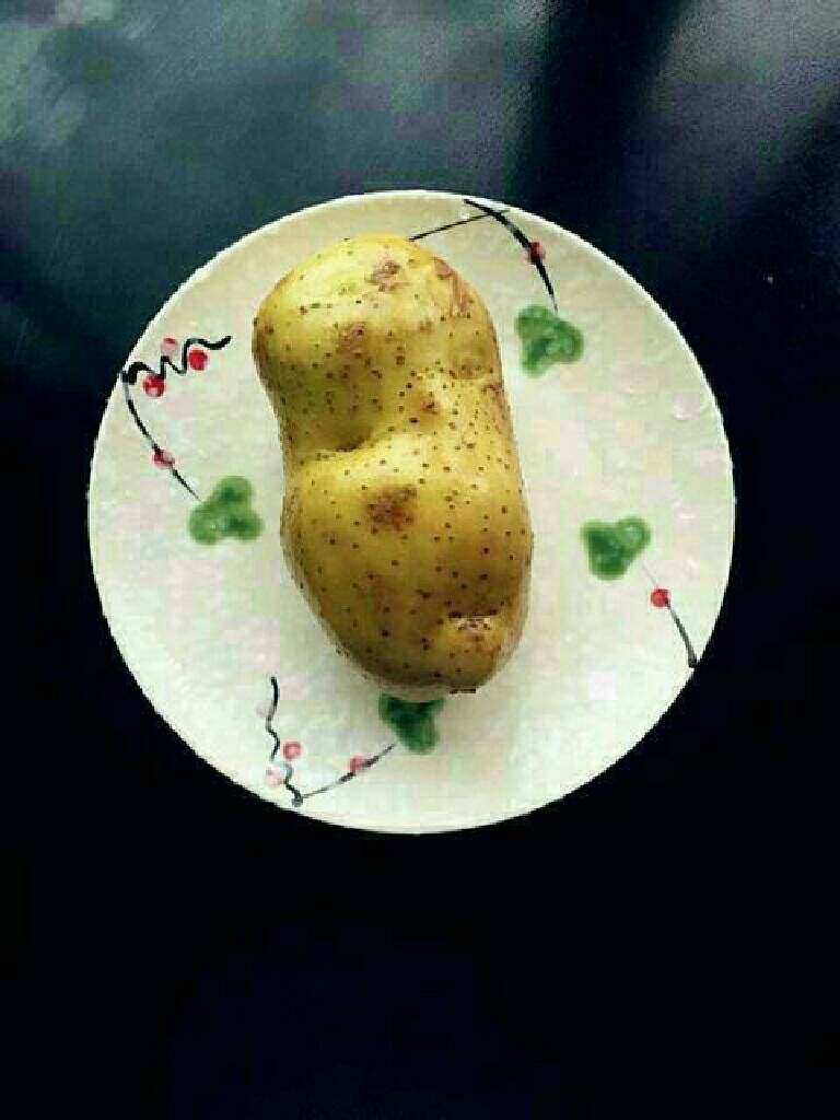 煎土豆饼,
准备一个土豆