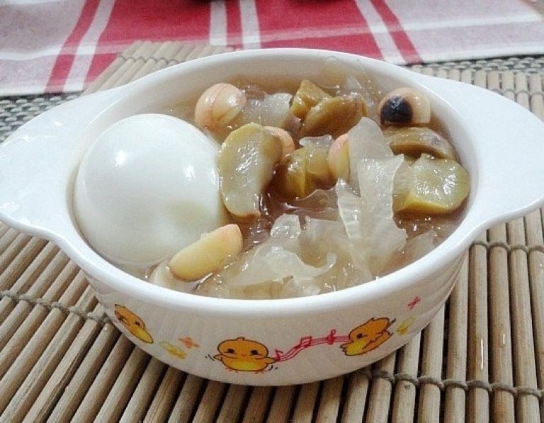 鸡蛋栗子银耳糖水