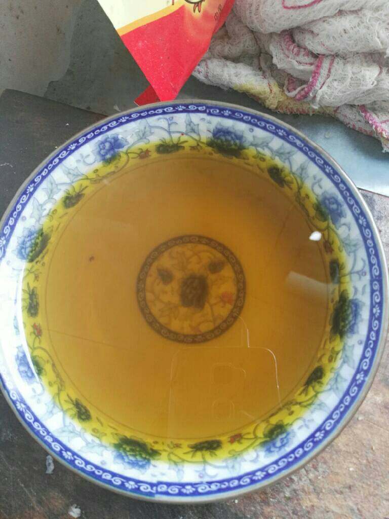 麻辣火锅,把油倒点在锅里煎好,做调料用