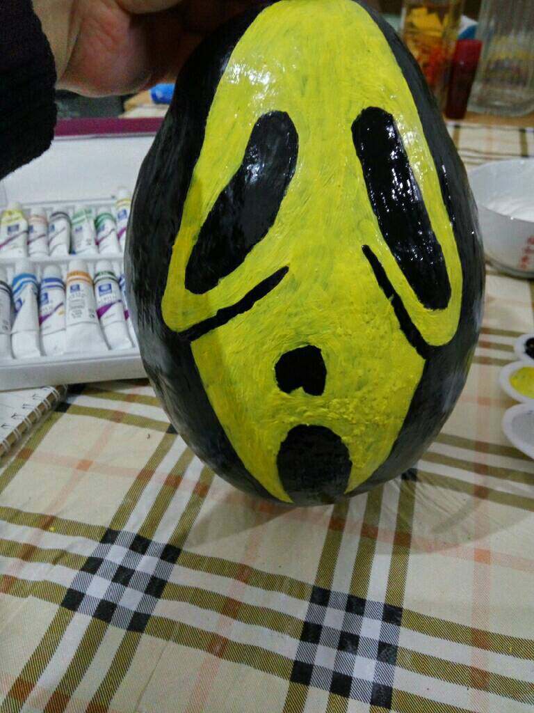万圣节南瓜脸谱,填充满颜色,然后再均匀的覆盖一层颜色