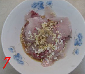 麻辣跳水鱼片,用少许葱姜蒜末、<a style='color:red;display:inline-block;' href='/shicai/ 718'>料酒</a>、盐、<a style='color:red;display:inline-block;' href='/shicai/ 134296'>白胡椒粉</a>、水淀粉、<a style='color:red;display:inline-block;' href='/shicai/ 17'>蛋清</a>上浆腌半小时入味