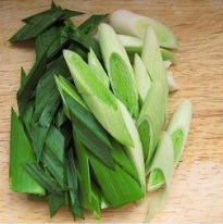青蒜炒猪肝,<a style='color:red;display:inline-block;' href='/shicai/ 3348'>青蒜</a>洗净,切斜段;