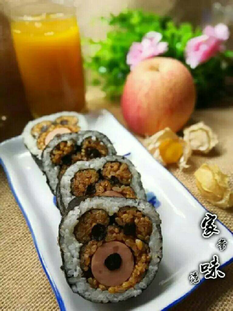 小熊寿司卷,再配上银耳南瓜糊,一份简单早餐就完成啦!