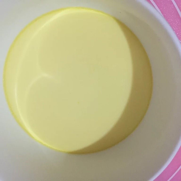 鲜虾鸡蛋羹,如图蒸好的鸡蛋羹细腻,平滑,Q弹