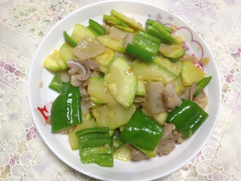 五花肉炒西葫芦