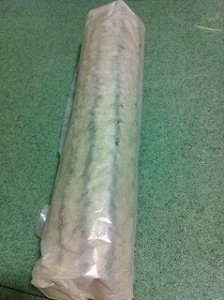 抹茶海绵肉松卷,紧紧的卷起来后用油纸固定好放冰箱里冷藏半小时,取出来后切件即可。