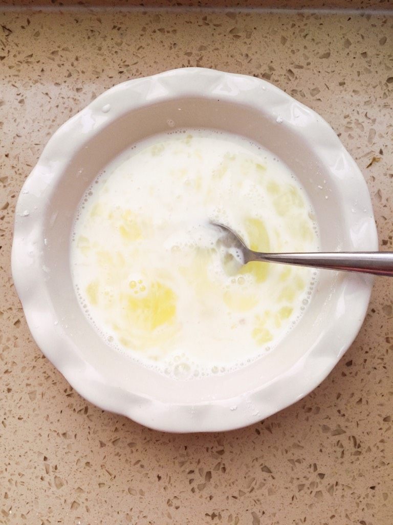 赛蟹鲜,翻炒式的搅拌,不要有太多泡沫