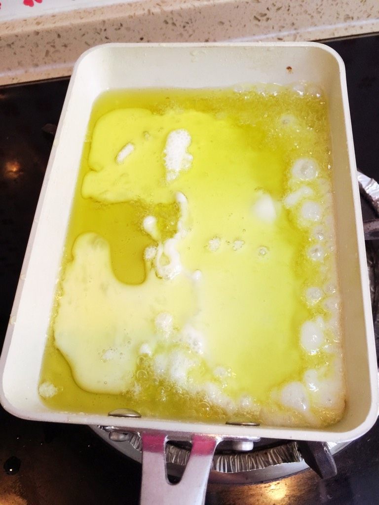赛蟹鲜,这个是油温刚刚好,看起来有些像蟹肉了