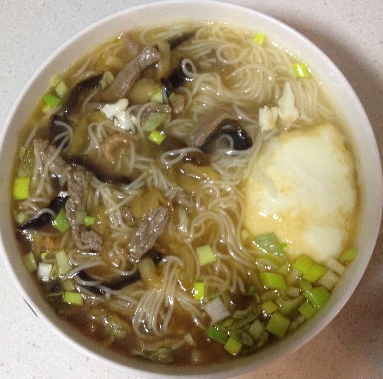 酸辣榨菜肉丝面