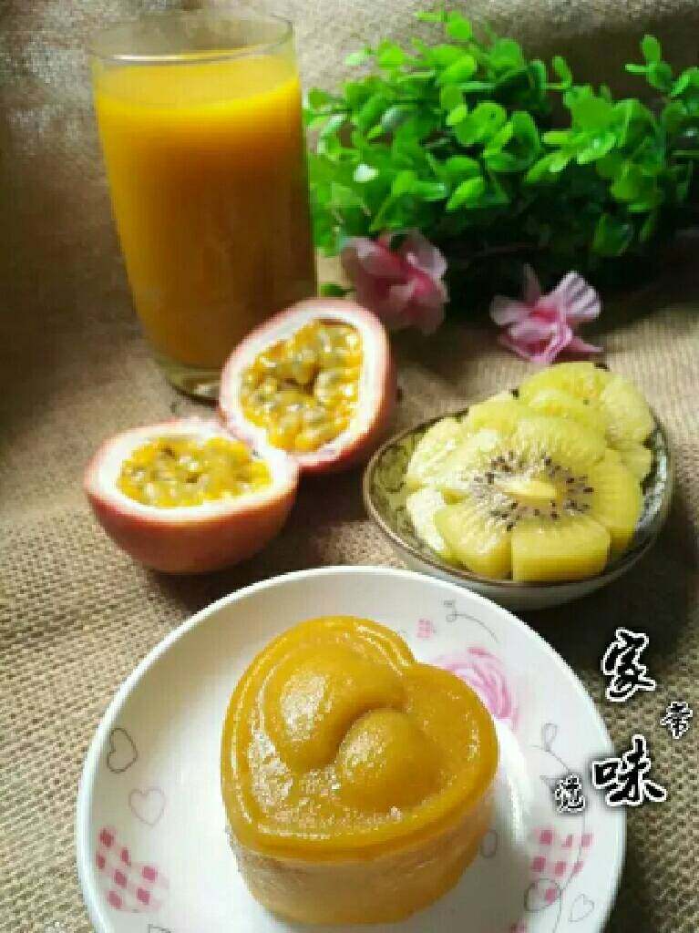 水晶南瓜饼,配上一杯淮山玉米糊就是一份简单滴早餐咯!