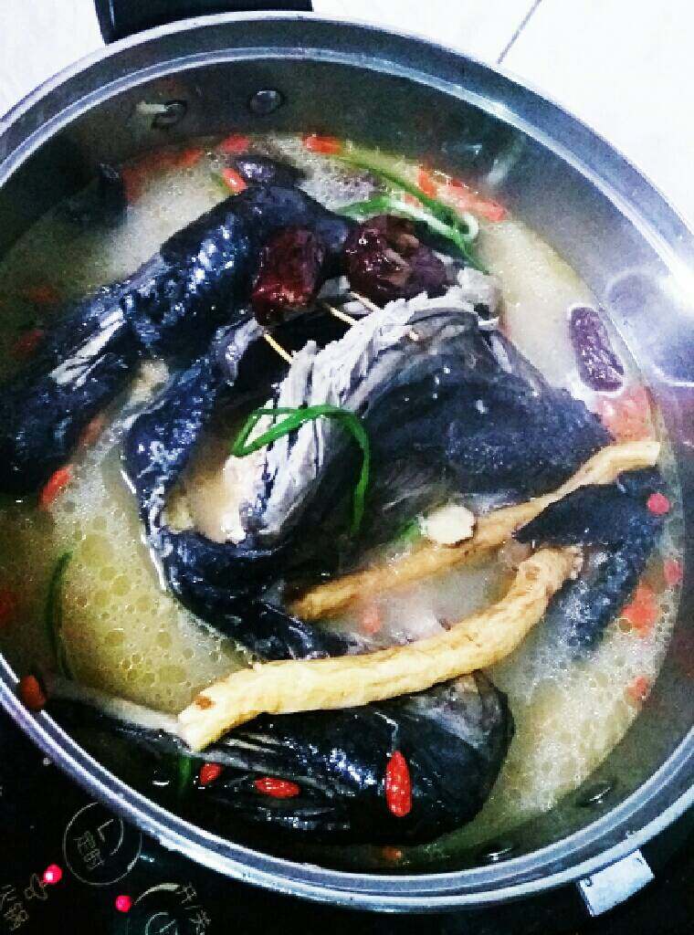 花旗参当归滋补乌骨鸡汤