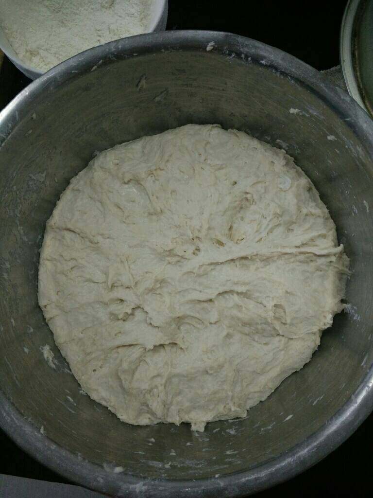 香酥猪肉萝卜饼,<a style='color:red;display:inline-block;' href='/shicai/ 519'>面粉</a>适量，加水和成面团备用