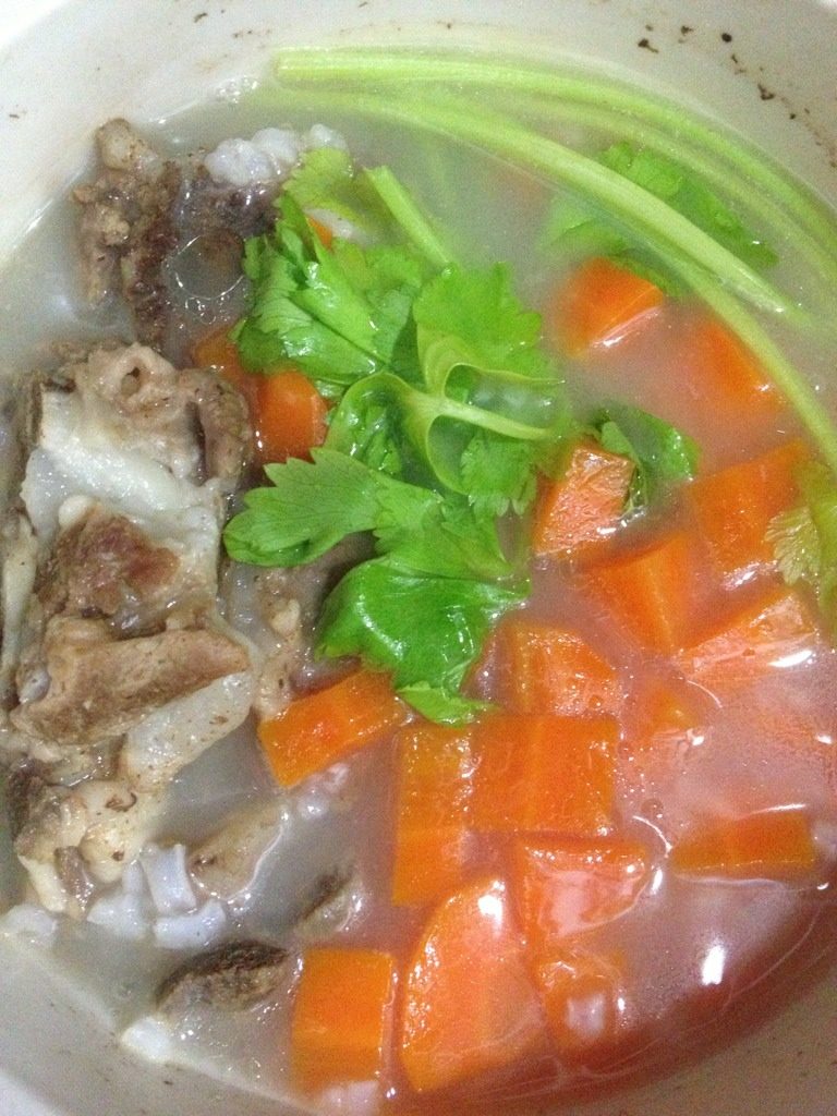 胡萝卜猪骨粥