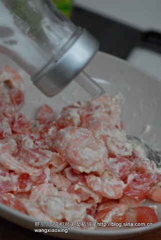 番茄鲜虾三明治,可以根据口味调一点盐和胡椒粉；