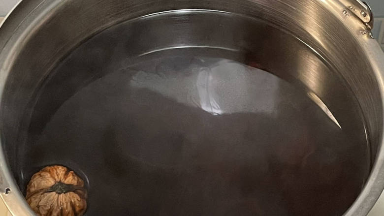 核桃壳煮水,时间到关火