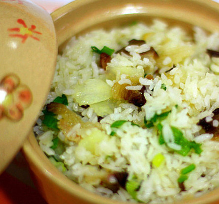 腊肉土豆焖饭