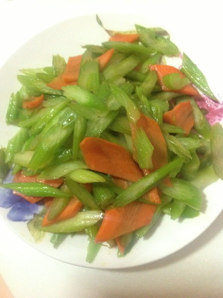 芹菜炒胡萝卜