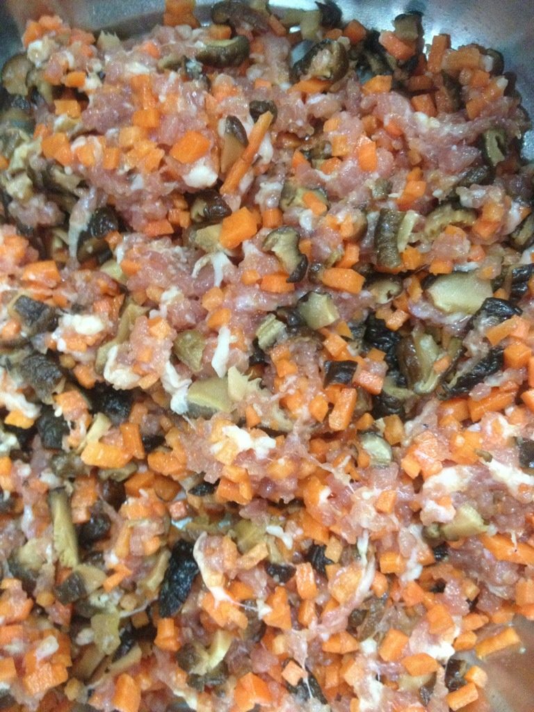 猪饺鲜虾汤,一起搅拌均匀备用。